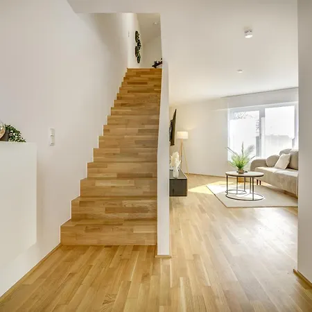Exklusive 3-zimmer Luxus-maisonette Mit 2 Parkplaetzen L Family Friendly L Netflix L Zentrale Lage L 100qm2 L Naehe Frankfurt Flughafen, Wiesbaden Und Mainz Lägenhet Hochheim am Main