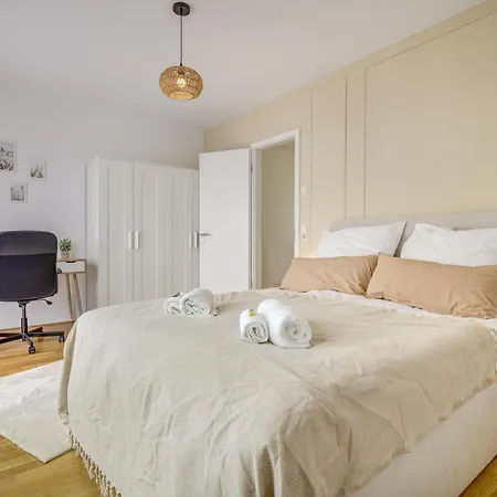 Exklusive 3-zimmer Luxus-maisonette Mit 2 Parkplaetzen L Family Friendly L Netflix L Zentrale Lage L 100qm2 L Naehe Frankfurt Flughafen, Wiesbaden Und Mainz Hochheim am Main
