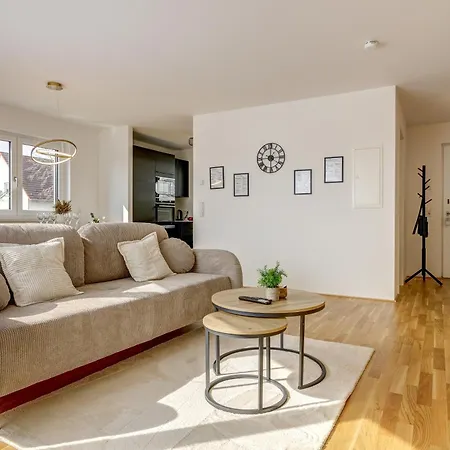 Lägenhet Exklusive 3-zimmer Luxus-maisonette Mit 2 Parkplaetzen L Family Friendly L Netflix L Zentrale Lage L 100qm2 L Naehe Frankfurt Flughafen, Wiesbaden Und Mainz *