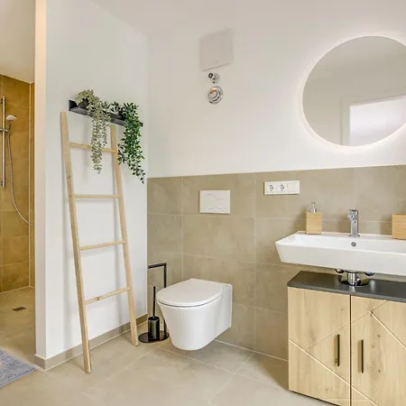 Exklusive 3-zimmer Luxus-maisonette Mit 2 Parkplaetzen L Family Friendly L Netflix L Zentrale Lage L 100qm2 L Naehe Frankfurt Flughafen, Wiesbaden Und Mainz * Hochheim am Main