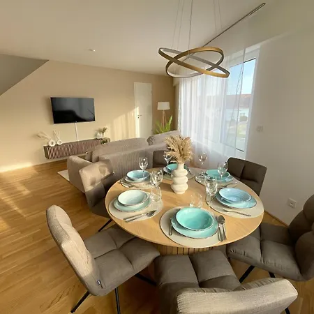 Lägenhet Exklusive 3-zimmer Luxus-maisonette Mit 2 Parkplaetzen L Family Friendly L Netflix L Zentrale Lage L 100qm2 L Naehe Frankfurt Flughafen, Wiesbaden Und Mainz